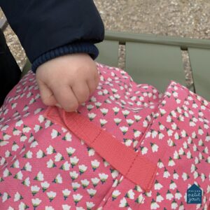 zainetto-mini-rosa-con-i-fiori-bianchi-Petit-jour-Zaino-mini-messenger