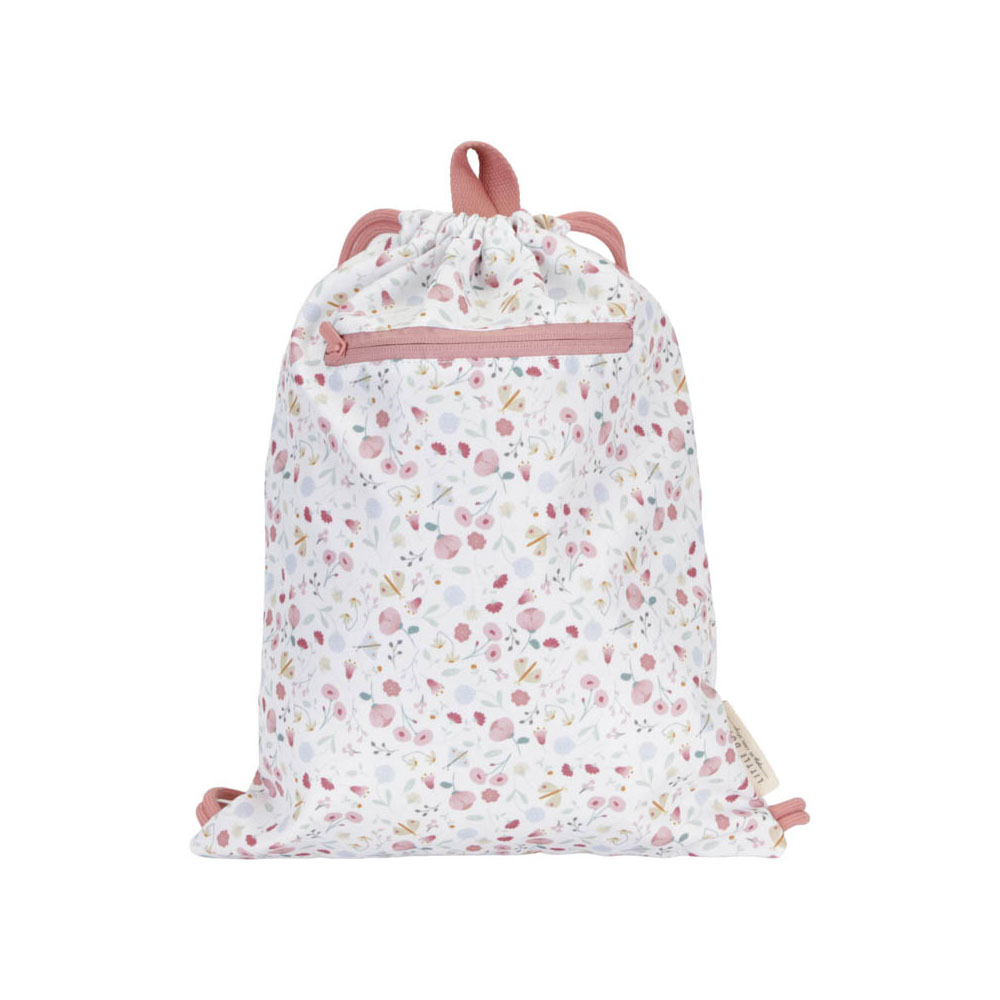 Questa simpatica borsa da palestra con stampa Fiori e Farfalle è realizzata con bottiglie in PET riciclate. La tasca con cerniera sulla parte anteriore della borsa da palestra offre spazio per alcuni extra. La borsa ha un anello per appenderla e doppie coulisse in modo da poterla trasportare come uno zaino. La borsa da palestra misura 38 x 29 cm. All'interno troverai un'etichetta sulla quale potrai scrivere i tuoi recapiti. Cura: pulire la superficie con un panno umido